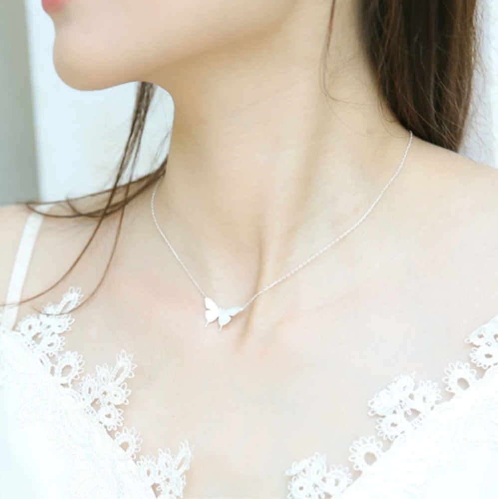 Beautiful 925 sterling silver butterfly necklace! - Picture 4 of 6